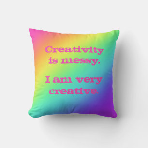 Kreativität ist Messy. Rainbow Throw Kissen