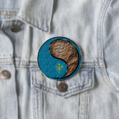 Krebs & Erdaffe Button (Beispiel)