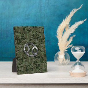 Krebs-Sternzeichen auf der digitalen Camouflage vo Fotoplatte