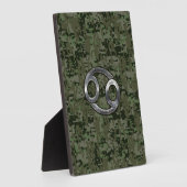 Krebs-Sternzeichen auf der digitalen Camouflage vo Fotoplatte (Seite)