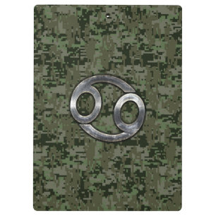 Krebs-Sternzeichen auf der digitalen Camouflage vo Klemmbrett