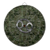 Krebs-Zodiac-Zeichen auf Olive Green Digital-Camou Dartscheibe (vorne)