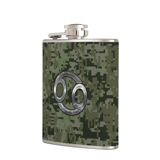 Krebs-Zodiac-Zeichen auf Olive Green Digital-Camou Flachmann (Links)