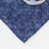 Krebszeichen auf Navy Blue Digital Camouflage Fleecedecke (Ecke)