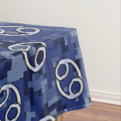 Krebszeichen auf Navy Blue Digital Camouflage Tischdecke (Beispiel)