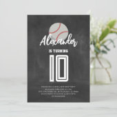Kreidetafel-Baseball-Geburtstagsfeier Einladung (Stehend Vorderseite)