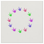 Kreis der Liebe, Zeichensprache übergibt Stoff (Nahaufnahme)