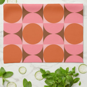 Kreise im Mittelalterstil auf rosa und orangefarbe Geschirrtuch