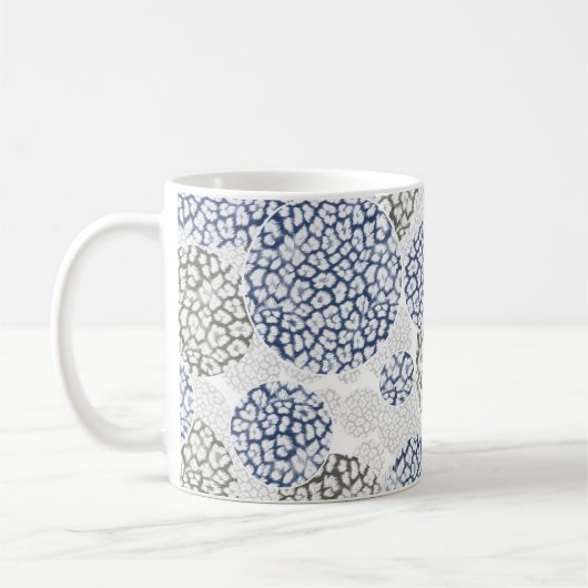 Kreise mit grauem und blauem Leopardendruck Kaffeetasse (Links)