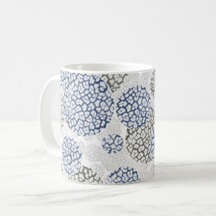 Kreise mit grauem und blauem Leopardenfelldruck  Kaffeetasse
