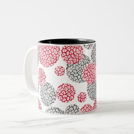 Kreise mit grauem und rotem Leopardenprint Zweifarbige Tasse (Vorderseite Links)