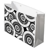 Kreise und Ringe geometrische schwarz-weiße Patter Große Geschenktüte (Vorderseite Schrägansicht)