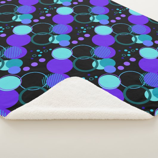 Kreise und Rundformen Muster in Schwarz Sherpadecke (3/4)