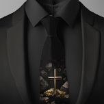 Kreuz auf einem Felsen Krawatte<br><div class="desc">Mit dem Cross On A Rock Neck Tie mit einem goldenen Set und einem schwarzen Hintergrund stärken Sie Ihr formales Gewand. Dieses zeitlose Design symbolisiert Glauben und Kraft und ist ein perfektes Accessoire für Kirchenveranstaltungen, religiöse Zeremonien, Hochzeiten, Ostern und besondere Anlässe. Ob Pastor, Trauzeuge oder einfach nur gewollt, ein aussagekräftiges...</div>