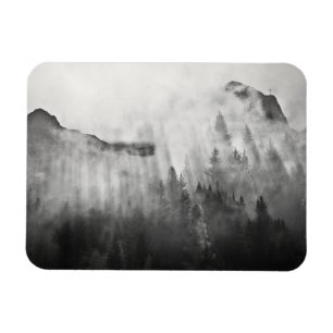 Kreuz auf nebelige Berge Magnet