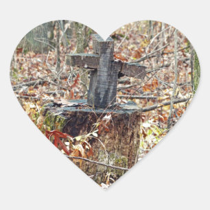 Kreuz im Wald Herz-Aufkleber