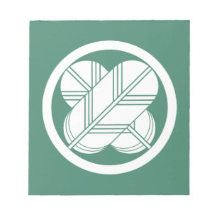 Kreuzende Falkenfedern mit Fuß im Kreis Notizblock