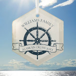 Kreuzfahrt für benutzerdefinierte Familien Ornament Aus Glas<br><div class="desc">Chic individueller Sommerurlaub Weihnachtsgeschenk für Ihre Strandkreuzfahrt auf dem Ozean mit einem marineblauen Bootslenkrad. Dieses nautische Design eignet sich perfekt für die passende Wiedersehen-Keepsakes der Familie,  um die besondere Reise zu begehen. Personalisieren Sie mit Ihrem Nachnamen und Jahr.</div>