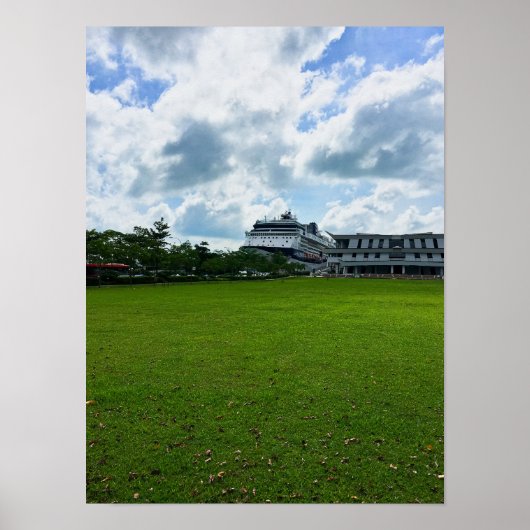 Kreuzfahrtschiff am Hafen Singapur mit Terminal Poster (Vorne)