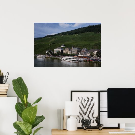 Kreuzfahrtschiff auf der Mosel, Bernkastel Kues, G Poster (Heimbüro)