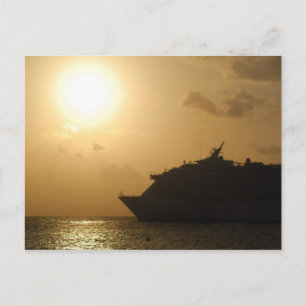Kreuzfahrtschiff bei Sonnenuntergang Postkarte