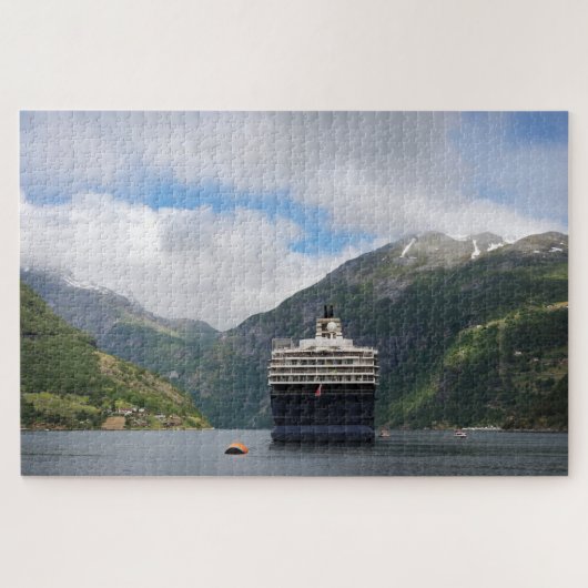 Kreuzfahrtschiff in Geirangerfjord in Norwegen Puzzle (Horizontal)