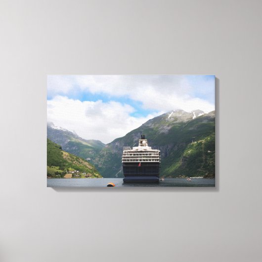 Kreuzfahrtschiff in Geirangerfjord Leinwand (Vorderseite)