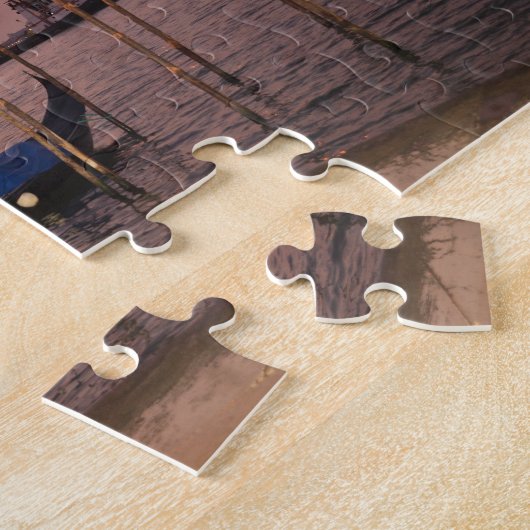 Kreuzfahrtschiff und Gondeln in der Nähe von Grand Puzzle (Seite)