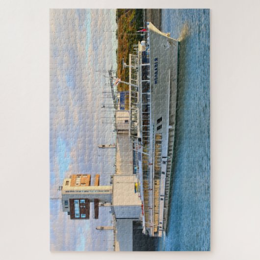 Kreuzfahrtschiff verlassend Schleuse, europäischer Puzzle (Vertikal)