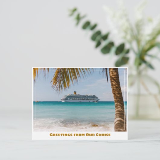 Kreuzfahrtschiff vom Strand mit Palmenbaum Postkarte (Stehend Vorderseite)