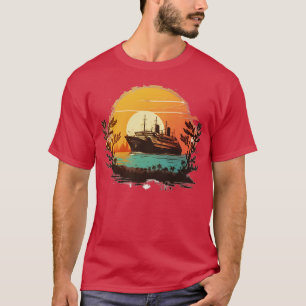 Kreuzfahrtschiff vor einem Vintagen Sonnenuntergan T-Shirt