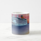 Kreuzfahrtschiffe bieten einen luxuriösen und aufr kaffeetasse (Mittel)