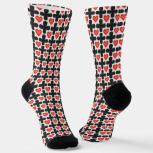 Kreuzförmiges Karomuster mit roten Herzen Socken