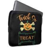 Kreuzknochen Halloween-Kürbis zu Trick oder zu Gas Laptopschutzhülle (Vorne Rechts)