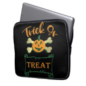 Kreuzknochen Halloween-Kürbis zu Trick oder zu Gas Laptopschutzhülle (Vorderseite Links)