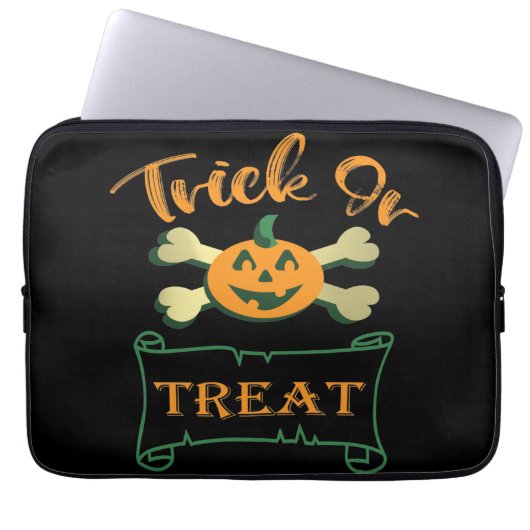 Kreuzknochen Halloween-Kürbis zu Trick oder zu Gas Laptopschutzhülle (Vorderseite)