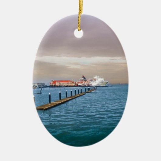 Kreuzschiff am Pier Keramikornament (Vorne)