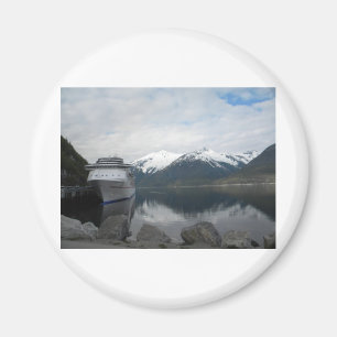 Kreuzschiff angekoppelt in Skagway, Alaska Magnet