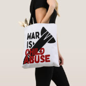 Krieg ist Kindesmissbrauch Tasche (Von Nahem)
