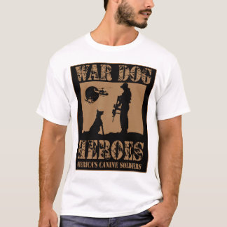 Krieg verfolgt Amerikas Hunde- Helder T-Shirt