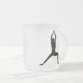 Krieger-Yoga-Pose-Silhouette Schwarzweiss Mattglastasse (VorderseiteRechts)