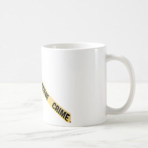 Kriminalitätsort-Band ausgeschnitten. Transparente Kaffeetasse