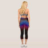 Krimson an den Kosmos Capri Leggings (Rückseite)