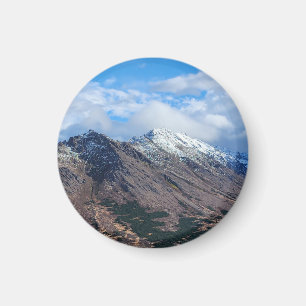 Krispe Berglandschaft mit blauem Himmel Magnet