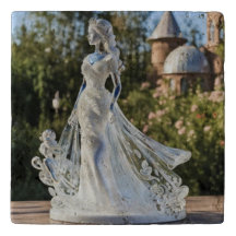 Kristallglasprinzessin mit weißem Kleid