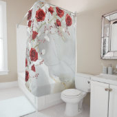 Kristallklare rote Rosen auf Marmorboden Duschvorhang (Beispiel)