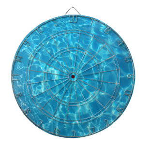 Kristallklarer Himmelblauer Pool Wasser Dartscheibe