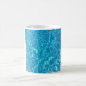 Kristallklarer Himmelblauer Pool Wasser Kaffeetasse (Mittel)