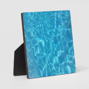 Kristallklarer Himmelblauer Poolwasser Fotoplatte