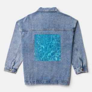 Kristallklarer Himmelblauer Poolwasser Jeansjacke